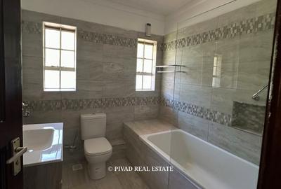5 Bed House with Swimming Pool in Rosslyn - 4