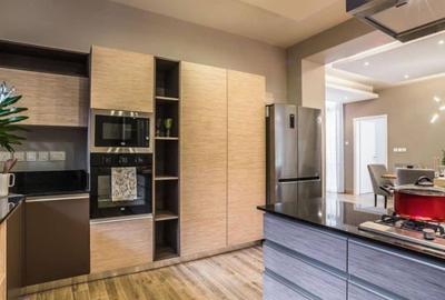 4 Bed Apartment with En Suite in Riverside - 4