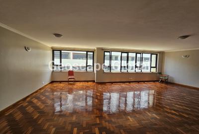 3 Bed Apartment with En Suite in Riverside