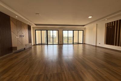 3 Bed Apartment with En Suite in Brookside - 2