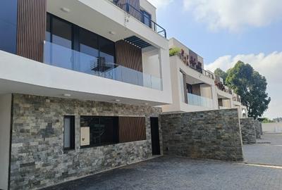 4 Bed Townhouse with En Suite at Paradise Lost - 3