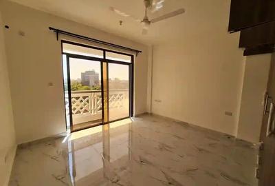 3 Bed Apartment with En Suite at Links Road - 3