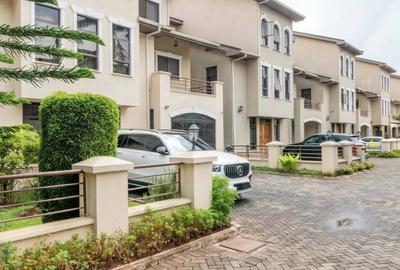 5 Bed Villa with En Suite in Lavington