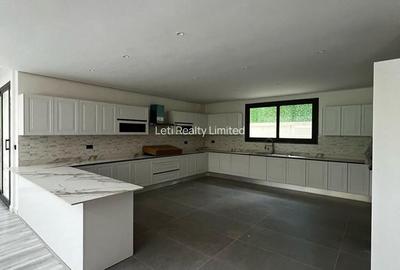 5 Bed Townhouse with En Suite in Lavington - 4