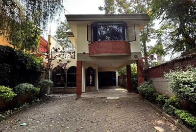 4 Bed Townhouse with En Suite in Westlands Area