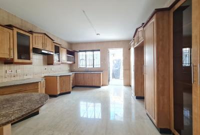 4 Bed Townhouse with En Suite at Off Brookside Drive - 4