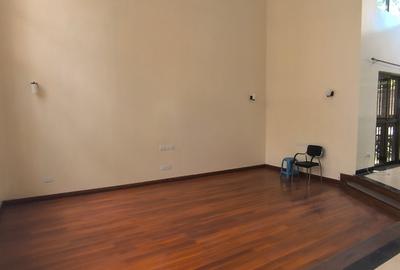 5 Bed Villa with En Suite in Lavington - 4