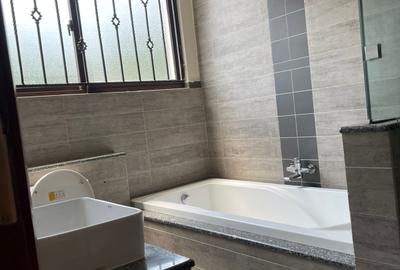 5 Bed Townhouse with Garden in Lavington - 4