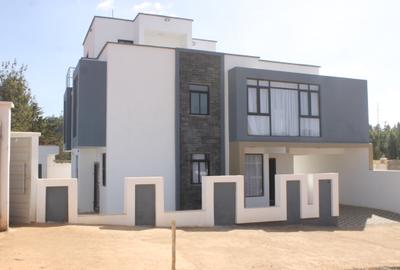 5 Bed Townhouse with En Suite at Kamangu - Kiambu - 2