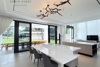 6 Bed Villa with En Suite at Lavington - 3
