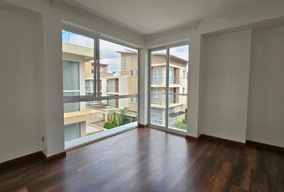 5 Bed Townhouse with En Suite in Lavington - 4