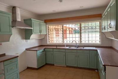4 Bed House with En Suite in Runda - 3