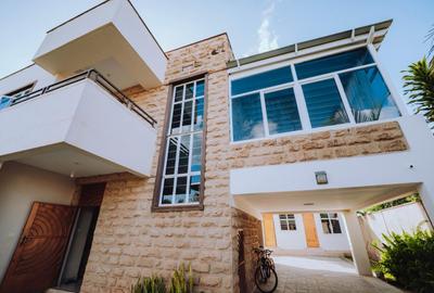 4 Bed Villa with En Suite in Kenyatta Road