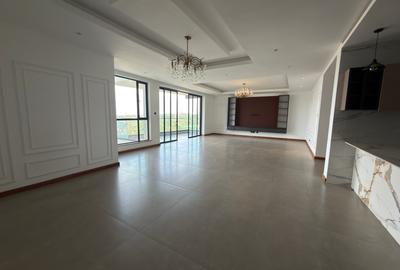 3 Bed Apartment with En Suite in Riverside
