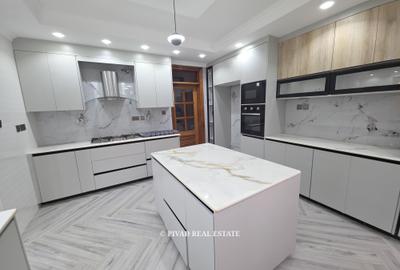 5 Bed House with Garden in Runda - 4