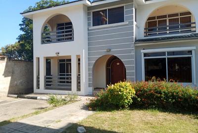4 Bed Villa with En Suite at Nyali Mombasa - 4