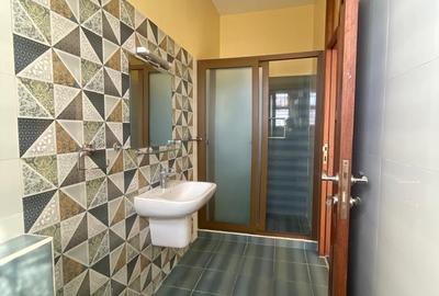 Serviced 3 Bed Apartment with En Suite in Nyali Area - 4
