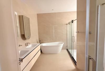 5 Bed Townhouse with En Suite in Lavington - 2