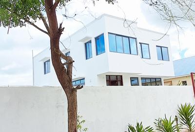 3 Bed Townhouse with En Suite at Malindi - 4
