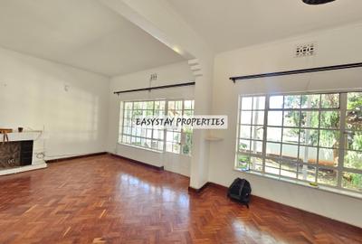 4 Bed House with En Suite in Lavington - 4