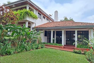 5 Bed House with En Suite at Close To Un