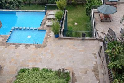 Serviced 2 Bed Apartment with En Suite in Spring Valley