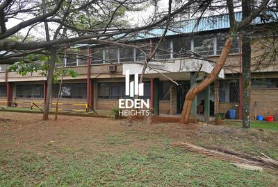 20,000 ft² Warehouse with Parking in Thika Road