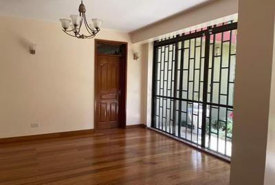 5 Bed Townhouse with En Suite at Lavington - 4