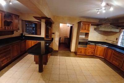 5 Bed House with En Suite in Runda - 3