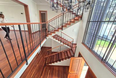 6 Bed House with En Suite in Loresho - 4