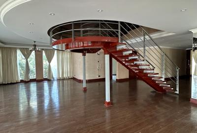 4 Bed Apartment with En Suite in Riverside