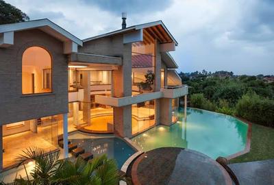 5 Bed Townhouse with En Suite in Nyari