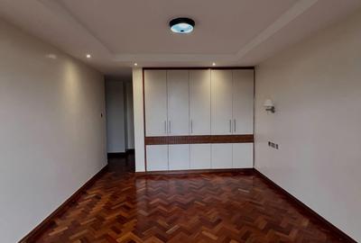 4 Bed Apartment with En Suite at Riverside Drive - 4