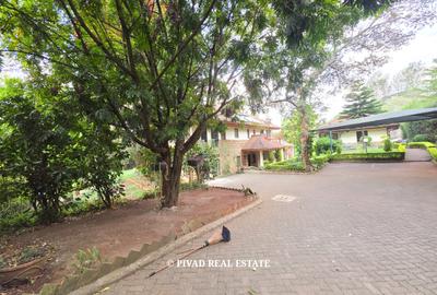 5 Bed House with Swimming Pool in Rosslyn - 4