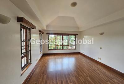 5 Bed House with En Suite in Runda - 3