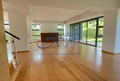 4 Bed House with En Suite in Garden Estate - 2