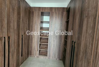 3 Bed Apartment with En Suite in Riverside - 2