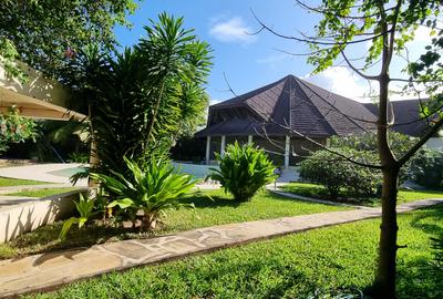 5 Bed Villa with En Suite at Diani - 4