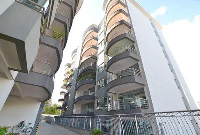 3 Bed Apartment with En Suite in Riverside - 3