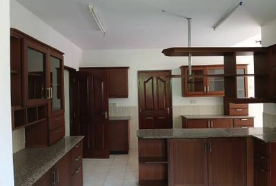 5 Bed Townhouse with En Suite in Rosslyn - 2