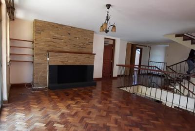 4 Bed Townhouse with En Suite at Lavington - 4