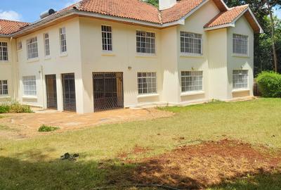 5 Bed Villa with En Suite in Nyari - 2