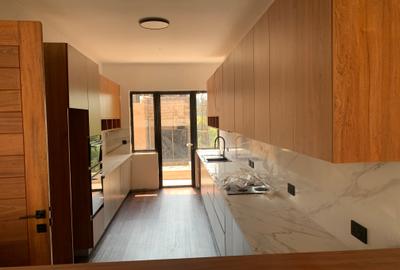 5 Bed Townhouse with En Suite in Kitisuru - 2