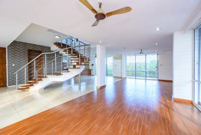 4 Bed Apartment with En Suite at Greenwood Drive