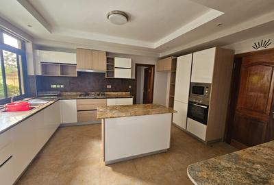 4 Bed Apartment with En Suite in Riverside - 4