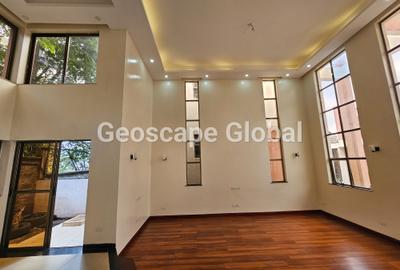 5 Bed House with En Suite in Lavington - 2
