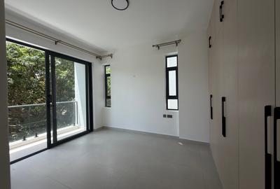2 Bed Apartment with En Suite in Brookside - 4