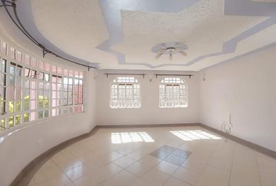 5 Bed House with En Suite in Membley - 2