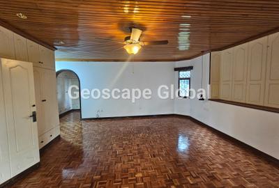 5 Bed House with En Suite in Runda - 4