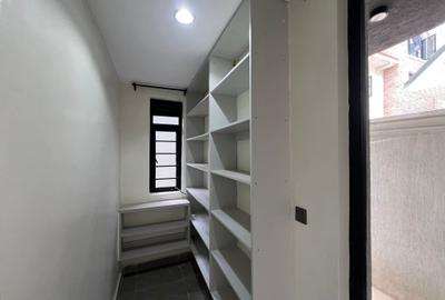 4 Bed House with En Suite at Membley - 4